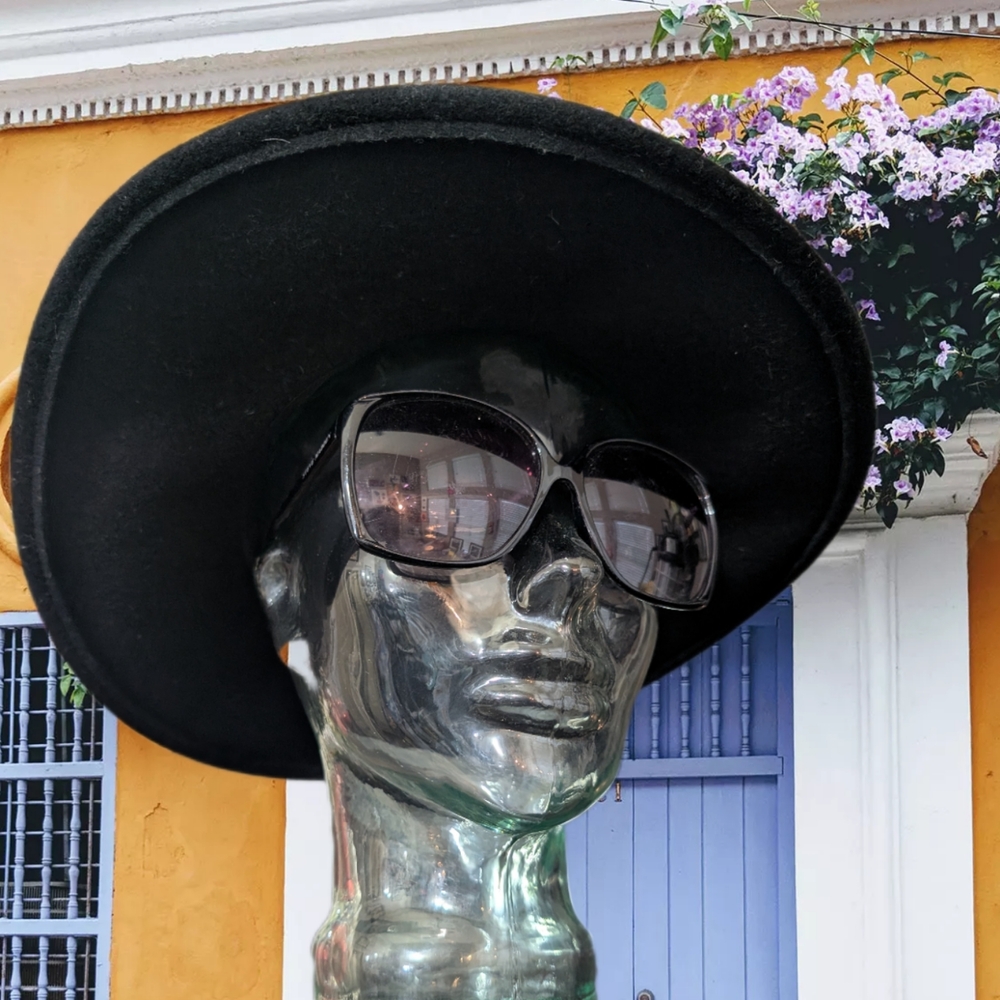 Universal Thread Black Hat - Picture 3 of 5